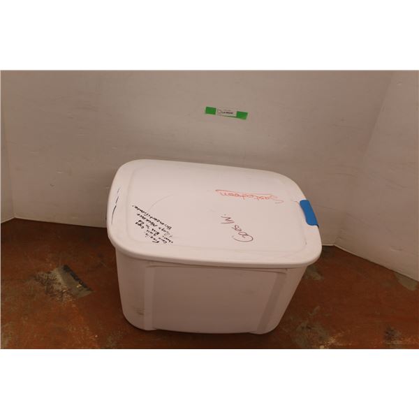 *Plastic Tote with Lid - Damaged Lid - 14'' x 23'' x 19''