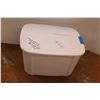 Image 2 : *Plastic Tote with Lid - Damaged Lid - 14'' x 23'' x 19''