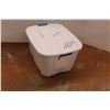 Image 5 : *Plastic Tote with Lid - Damaged Lid - 14'' x 23'' x 19''