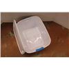 Image 6 : *Plastic Tote with Lid - Damaged Lid - 14'' x 23'' x 19''