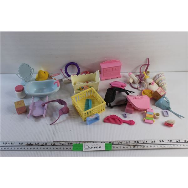 Dollhouse Furniture and Decor