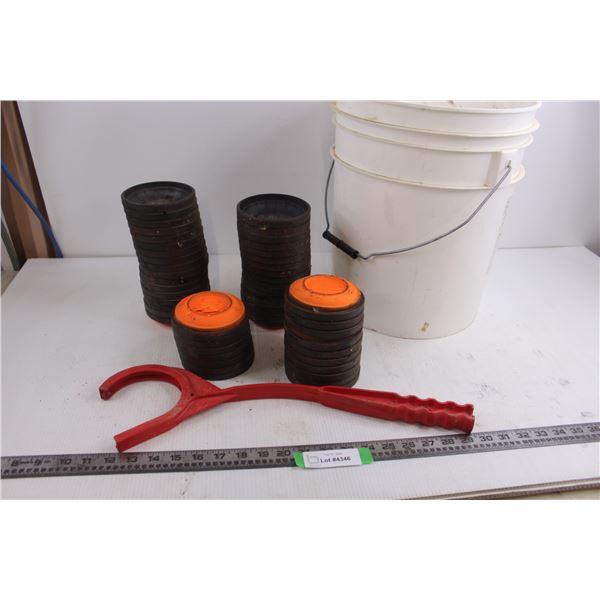 (~50) Champion Clay Targets with EZ Throw Tossing Wand with Large Pail Tote
