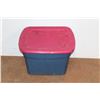 Image 5 : *Plastic Tote with Lid 15'' x 18'' x 23 1/2'' and Play Mobile Toys