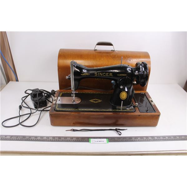 Vintage Singer Sewing Machine in Wooden Carrying Case 20" x 9" x 16" - Tested