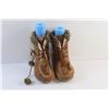 Image 4 : Suede Moccasins - Size 7/8 and Indigenous Print Backpack