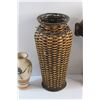 Image 4 : Ceramic Polynesian Decor, Wicker and Ceramic Flower Vases