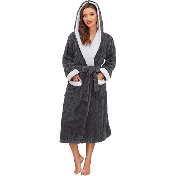 NEW HEARTNICE WOMENS PLUSH ROBE SIZE SM