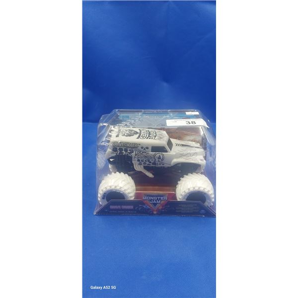 Monster Jam Gravedigger die cast unopened package 1:24 scale