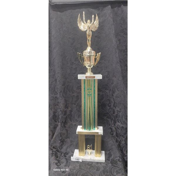 Vintage 1981 car trophy 32"