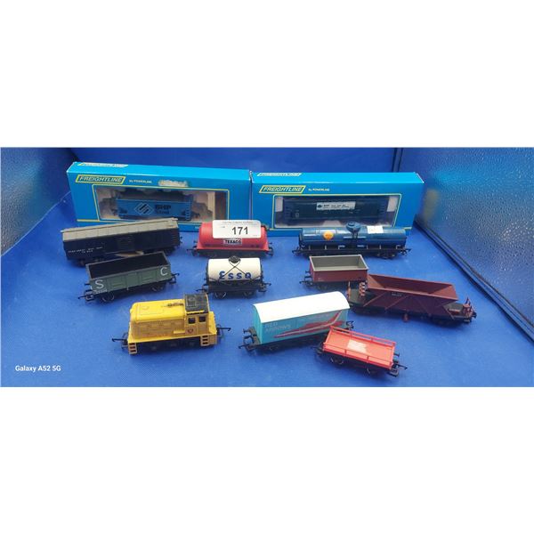 Collection of 11 misc model train pieces