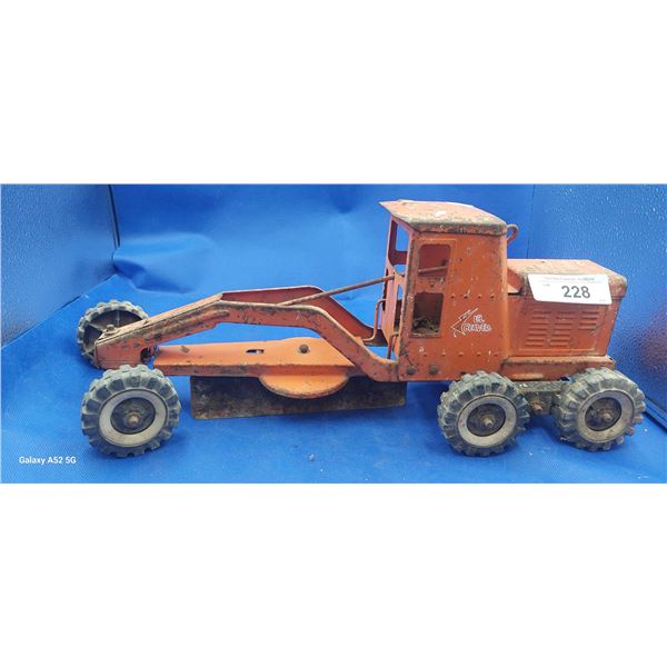 Vintage Li'l Beaver steel grader 19"
