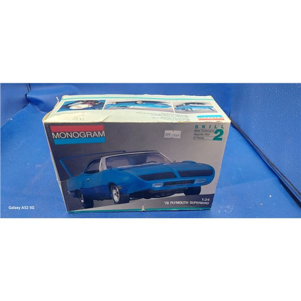Vintage 1:24 scale 1970 Plymouth Superbird building kit