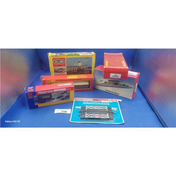 Lot of 6 train pieces