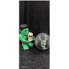 Image 1 : Lot of vintage collectable Halloween items, Hulk, witch's head & skull