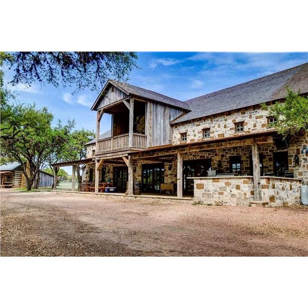 OX RANCH - Texas Big Game Hunt for 1 Hunter and 1 Observer ($4500 trophy fee credit)