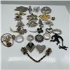 Image 1 : 27pc Collection of Vintage Brooches & Pins, Assorted Styles