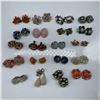 Image 1 : 20 Pairs of Vintage Clip-On Earrings Collection