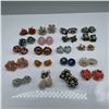 Image 2 : 20 Pairs of Vintage Clip-On Earrings Collection