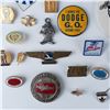 Image 4 : 32pc Vintage Collectible Pins and Buttons