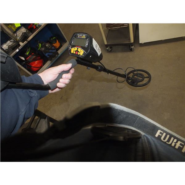 Mr Black Smith Metal Detector & Small Camo Bag