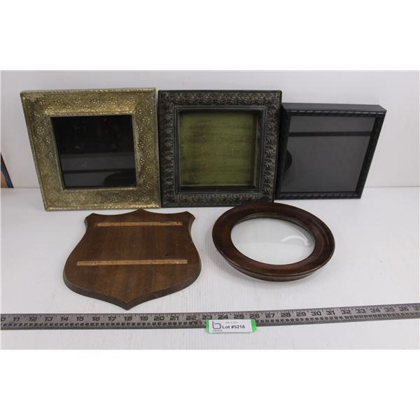 Assorted Metal & Wood Wall Display Items (Boxes, Circle, Plaque) Largest 10.5" x 10.5"