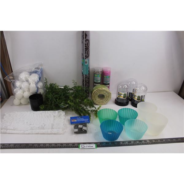 Crafts Lot (Rope, Glitter Gravel, Dome Displays, Table Runner, Deco Garland), Misc.
