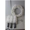Image 3 : (3) Microfibre Dusters, Faux White Hair Extension, Christmas Bulbs, Faux Fur Wreath
