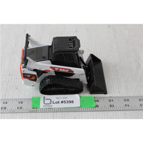 Model Bobcat 6" Tall x 5.75" Long