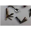 Image 7 : (5) Folding Knives and Multi Tools