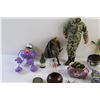 Image 3 : Assorted Action Figures, Double Blade Razors, Marbles, Coaster, Ceramic Decorative Jewelry Dish and 