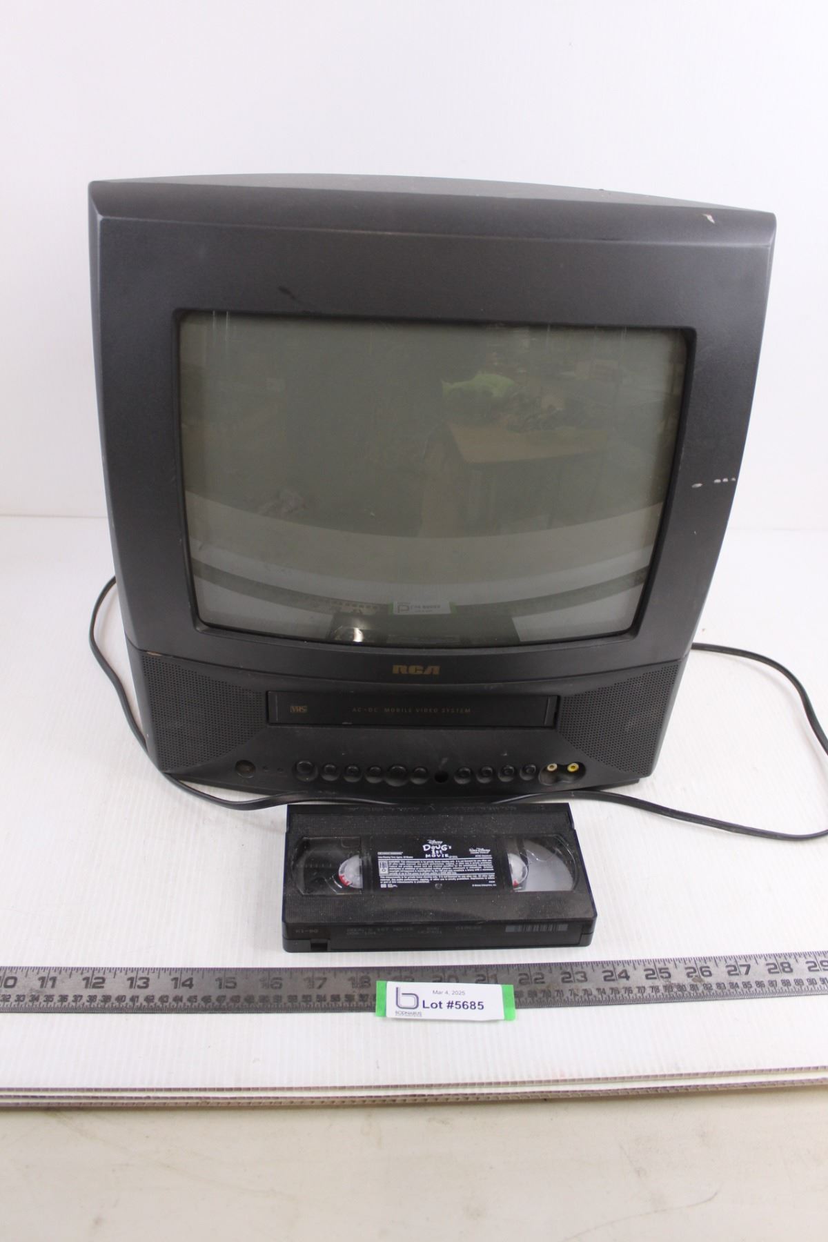 RCA TV/VCR Combo Unit with VCR movie - Powers On 15