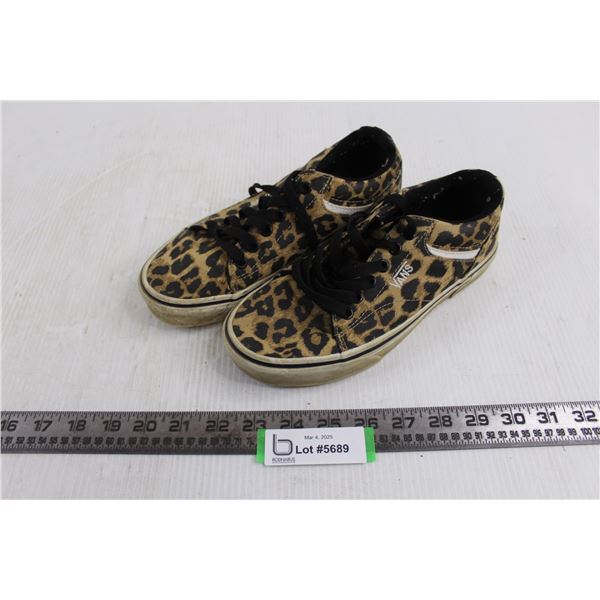 Pair of Vans Women's Casual Shoes - Size 6 - As is