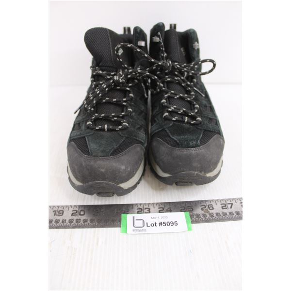 Columbia Pair of Waterproof Hikers - Size 10