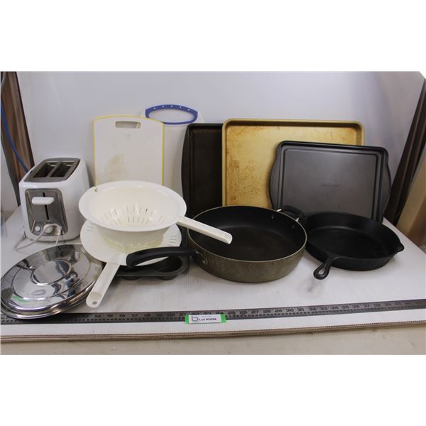 Kitchen Lot (Frypans, Baking Sheets, Cutting Boards, Strainers, Muffin Tin, Toastmaster Toaster - Te