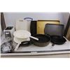 Image 1 : Kitchen Lot (Frypans, Baking Sheets, Cutting Boards, Strainers, Muffin Tin, Toastmaster Toaster - Te