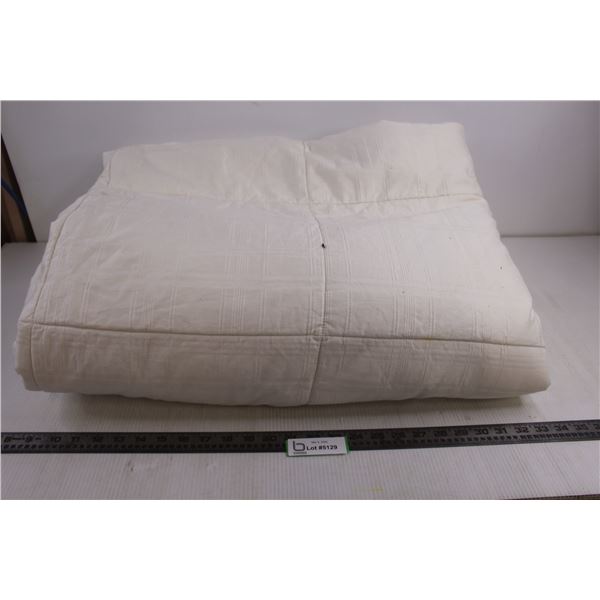 Bedspread Duvet 80" x 96" - Some Stains