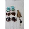 Image 3 : (8) Pairs of Sunglasses, (2) Keychains