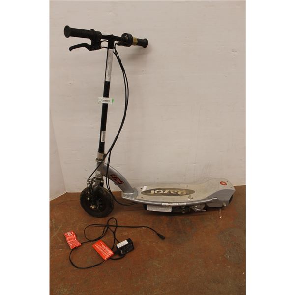* Razor E125 Electric Scooter - Plug-in & On Switch Work - Scooter Untested - Front Wheel needs Adju