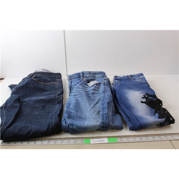 (3) Pairs of Jeans, Men-34x30, 38 & Women- 40; American Eagle, Realty Jeans & Solver