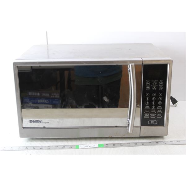 Danby Microwave- Powers On 11.5" Tall x 21" Long x 14.5" Wide
