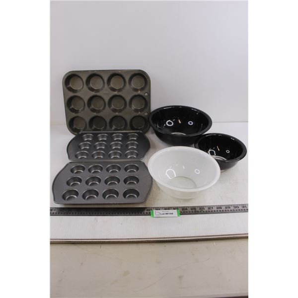 Baker's Lot (Muffin Tins, Set of 3 Pyrex Stovetop Mixing Bowls)