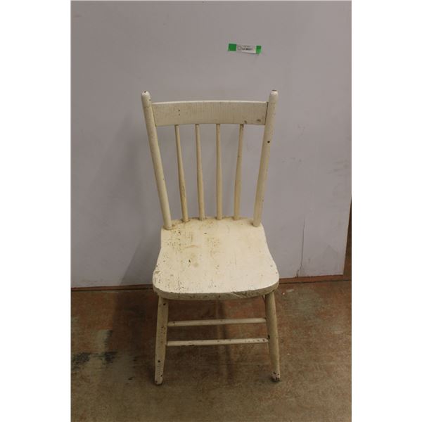 *Vintage Wooden Chair 15'' x 34'' x 15''