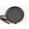 Image 5 : 6'' Cast Iron Skillet & Cinnamon Roll Kit - NIB