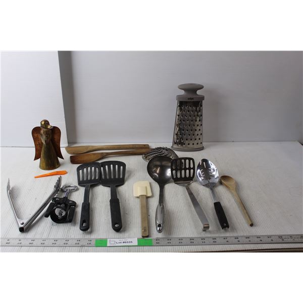 Kitchen Lot- Cheese Grater, Ladle, Spatula, Misc.