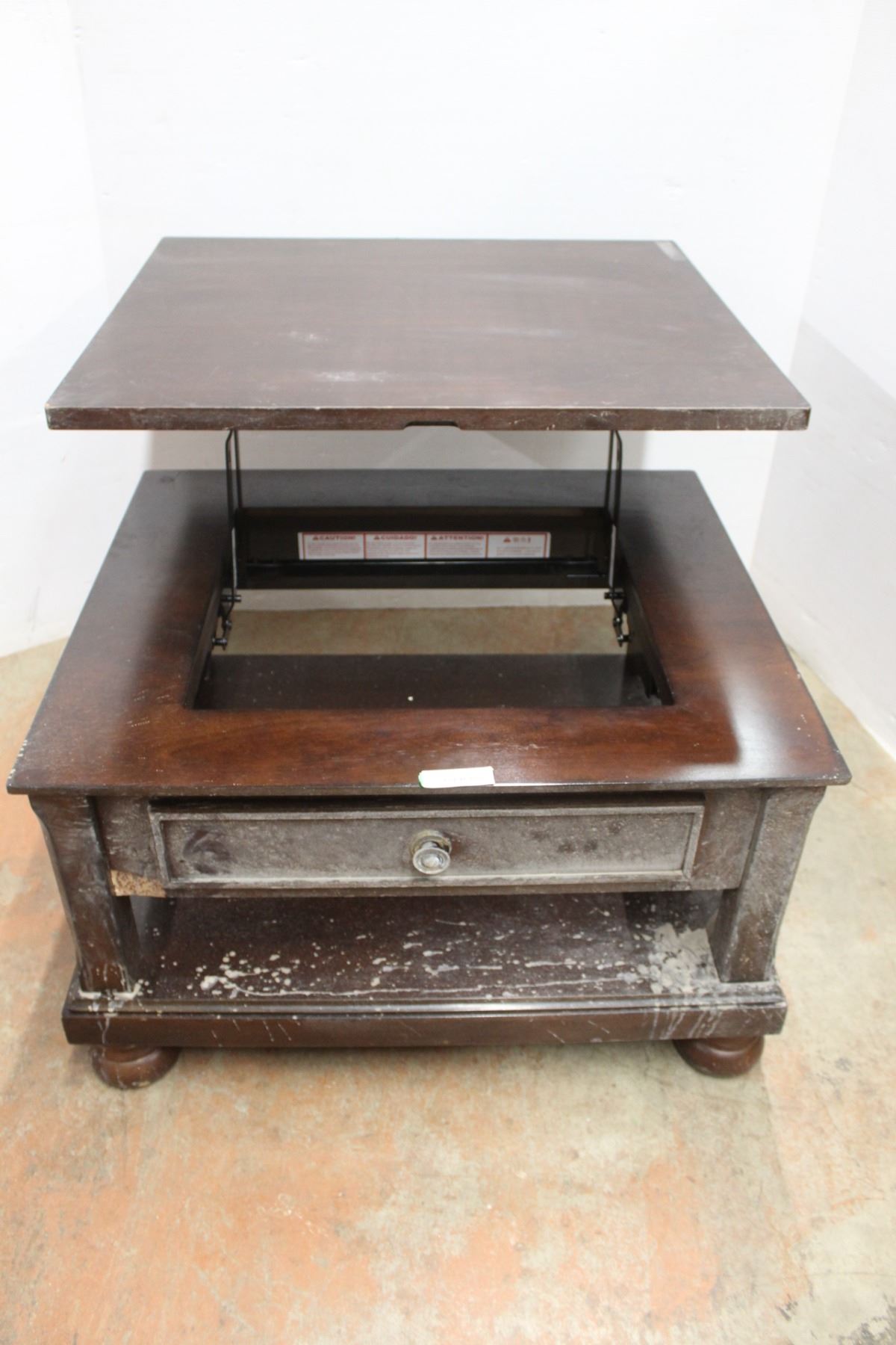 Raisable * Wood Veneer Raisable Top Coffee Table 32 x 28 x 20