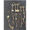 Image 2 : Collection Of Vintage Keys