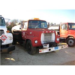 ETNYRE ASPHALT DISTRIBUTOR MTD ON FORD F800 TRUCK