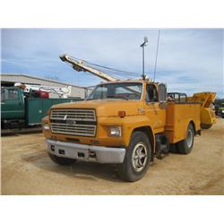 1989 FORD F600 S/A SERVICE TRUCK