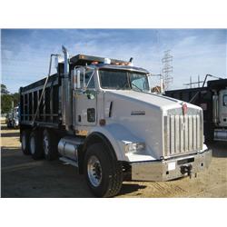 2007 KENWORTH T800 TRI-AXLE DUMP