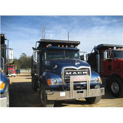 2005 MACK GRANITE CV713 TRI-AXLE DUMP